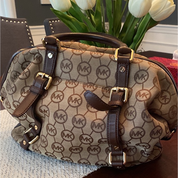 Gorgeous Michael Kors bag - Picture 3 of 9